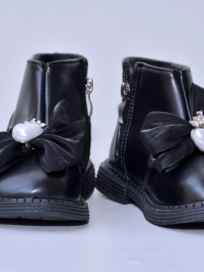 Black Patent Leather Girls' Boots with Pearl-Decorated Bows